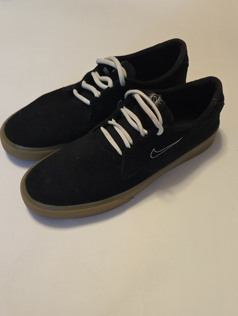 Men's Nike SB Shane in the 'Black Gum' colorway (Style Code: BV0657-009) 11.5